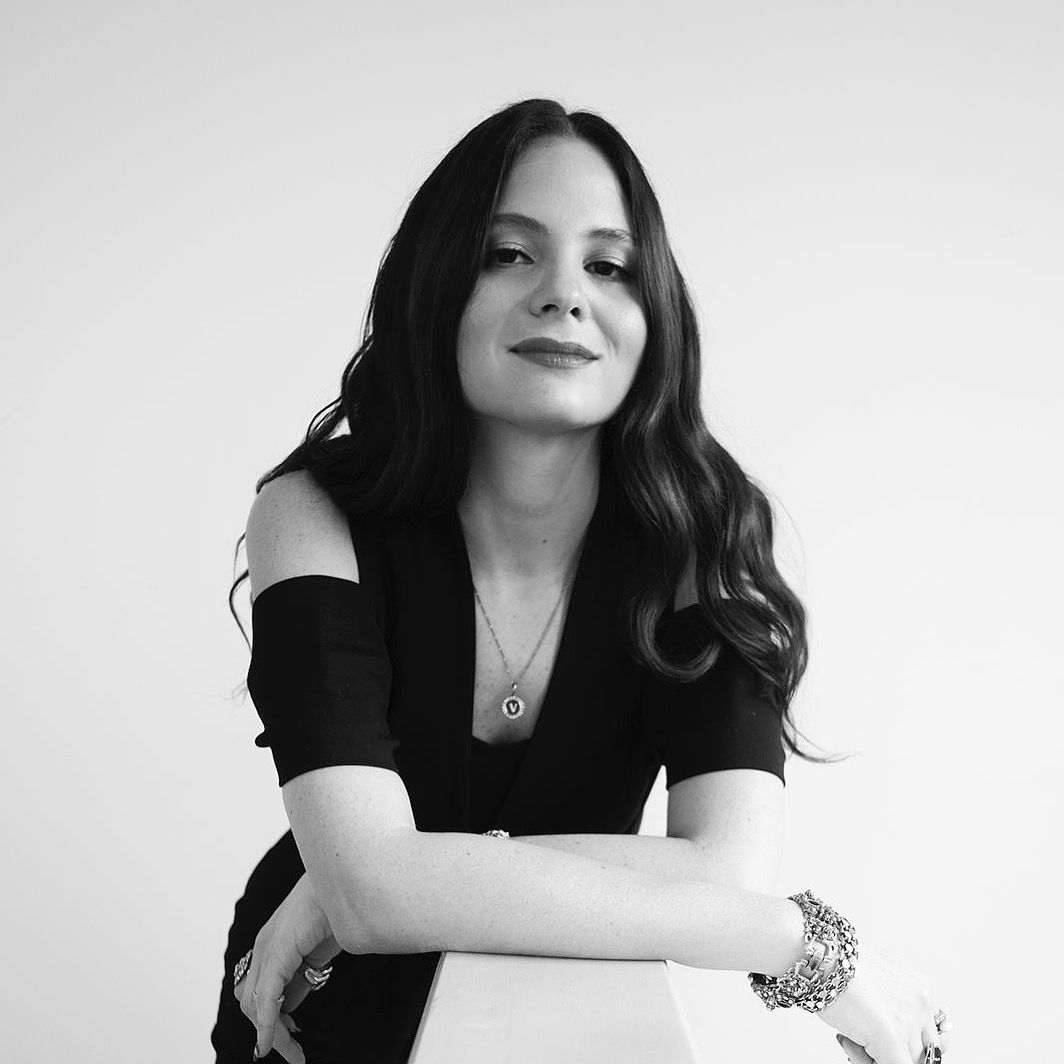 Contra el arquetipo sofocante de la virgen madre: entrevista a Vanessa Rosales 